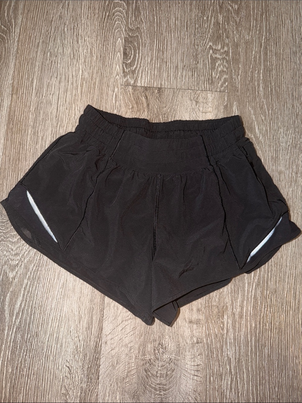 Lululemon Hotty Hot Shorts 2” inseam black size 4 workout athletic running shor